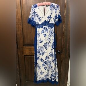 Maxi white and blue lace dress XS